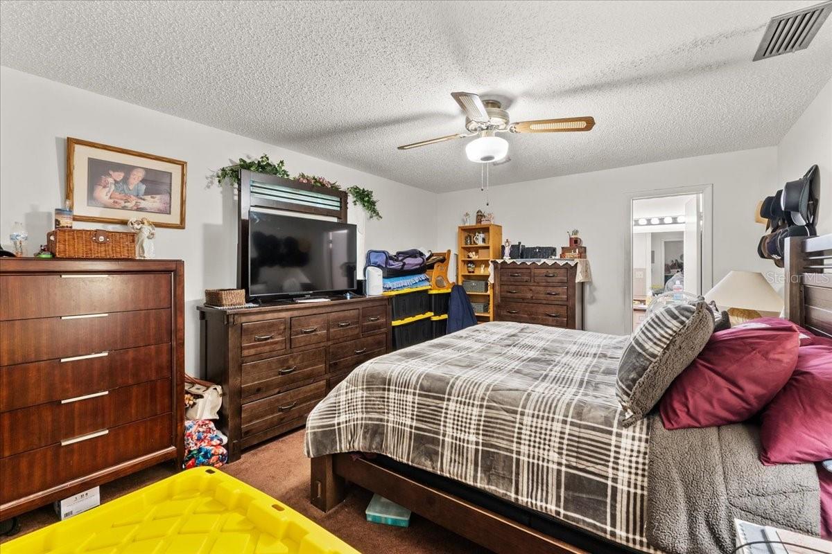 Image 35 of 49 For 714 Great Barford Street