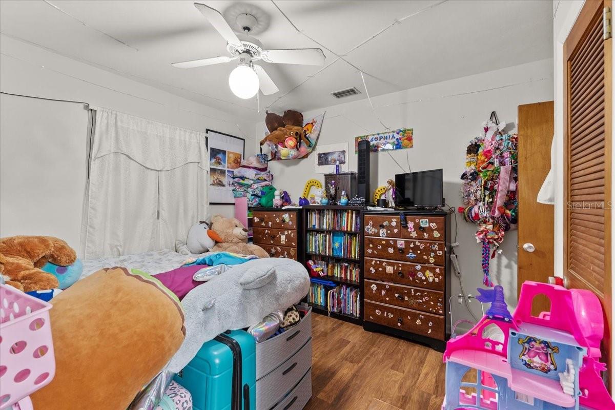 Image 37 of 49 For 714 Great Barford Street