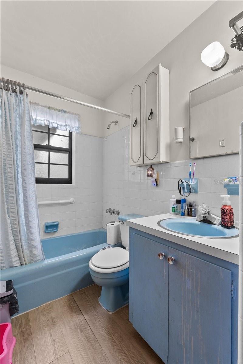 Image 43 of 49 For 714 Great Barford Street