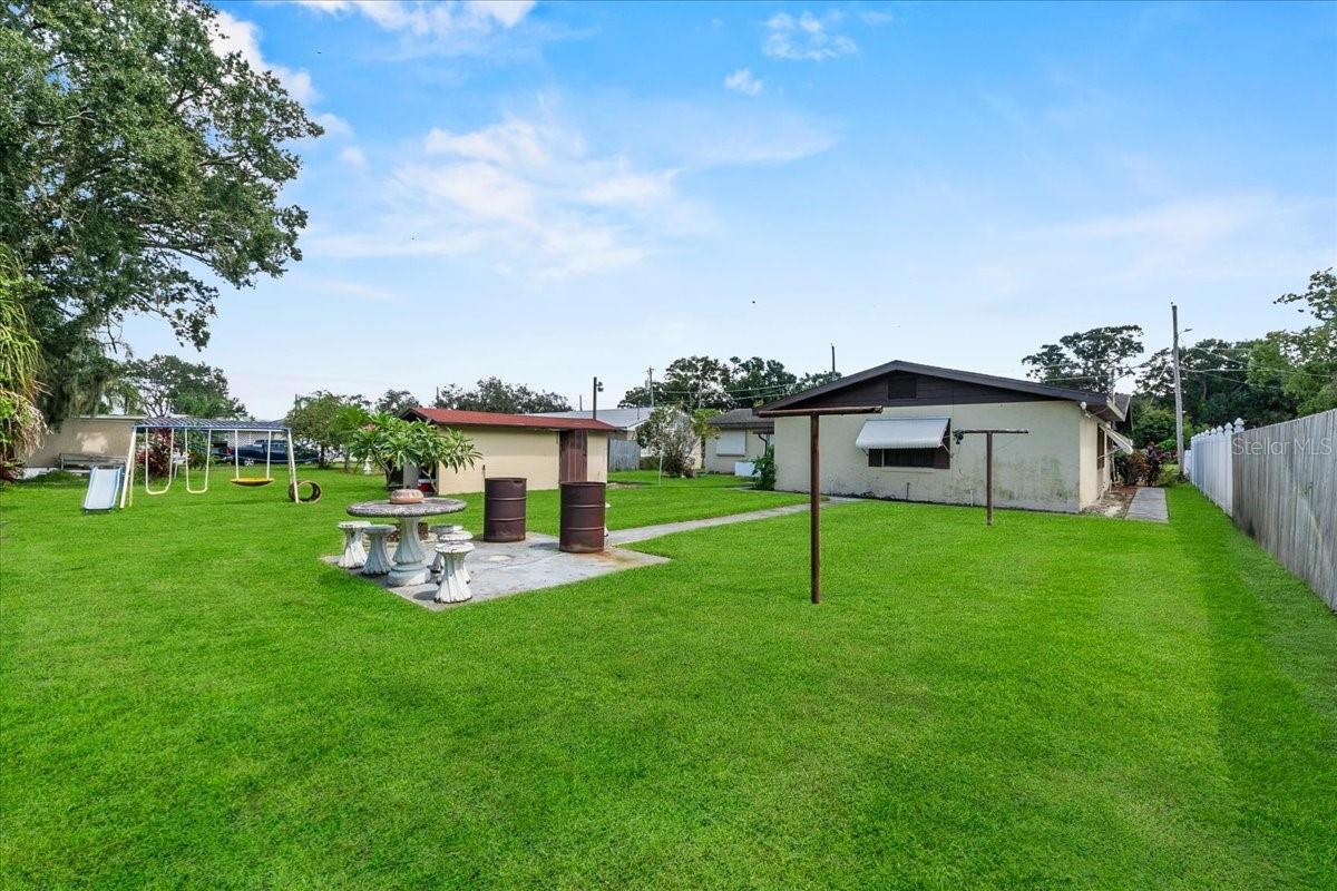Image 6 of 49 For 714 Great Barford Street