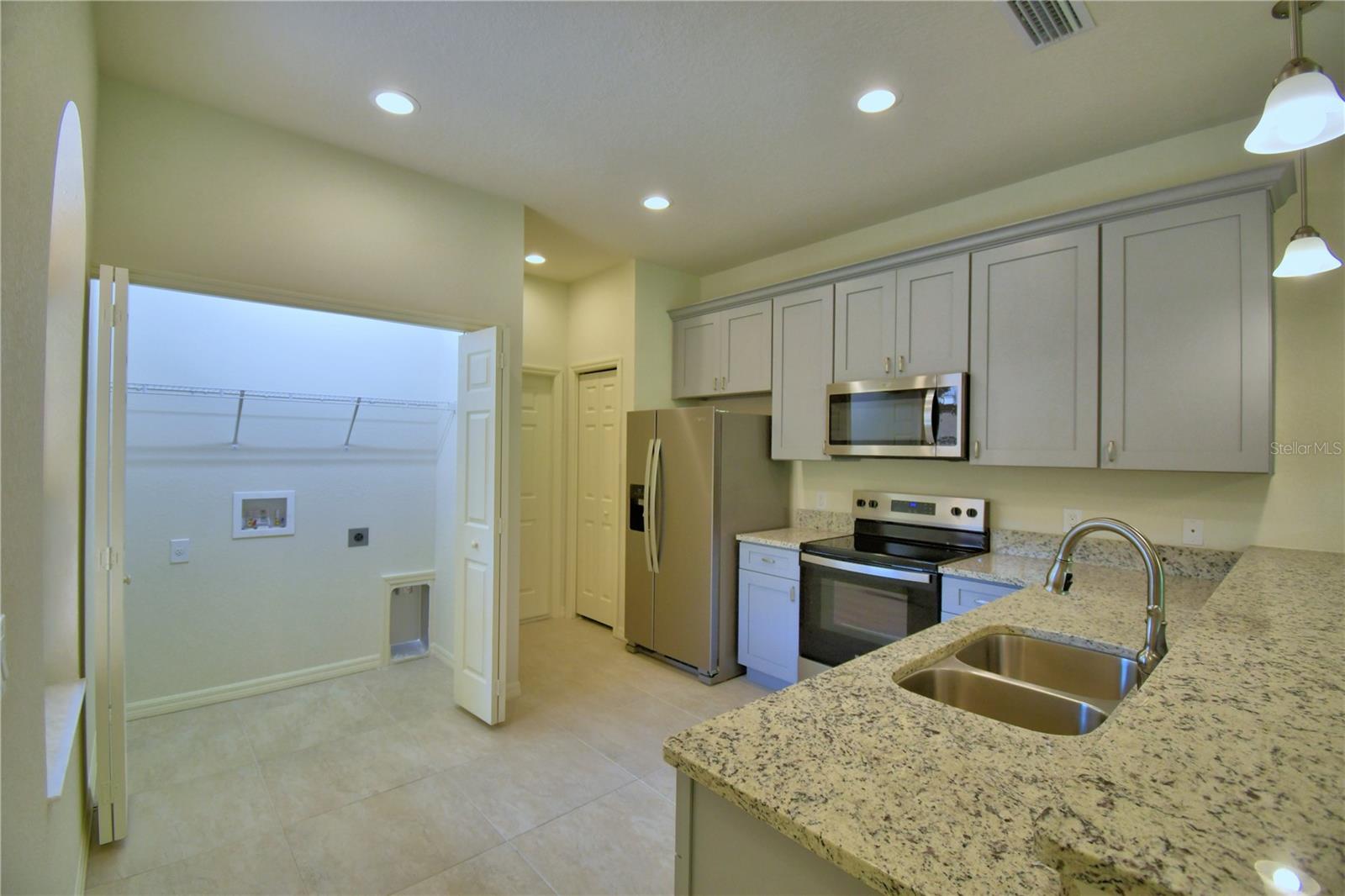 Image 6 of 75 For 1709 Linz Ct