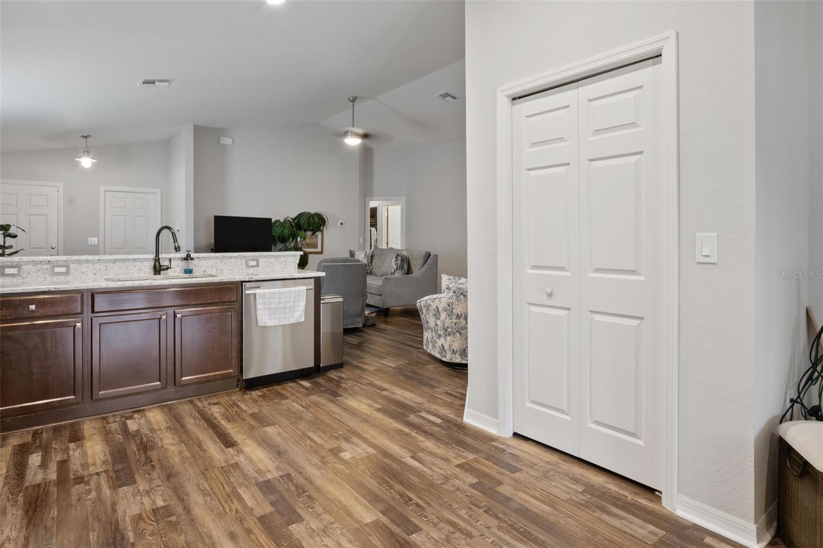 Image 11 of 32 For 418 St Georges Circle