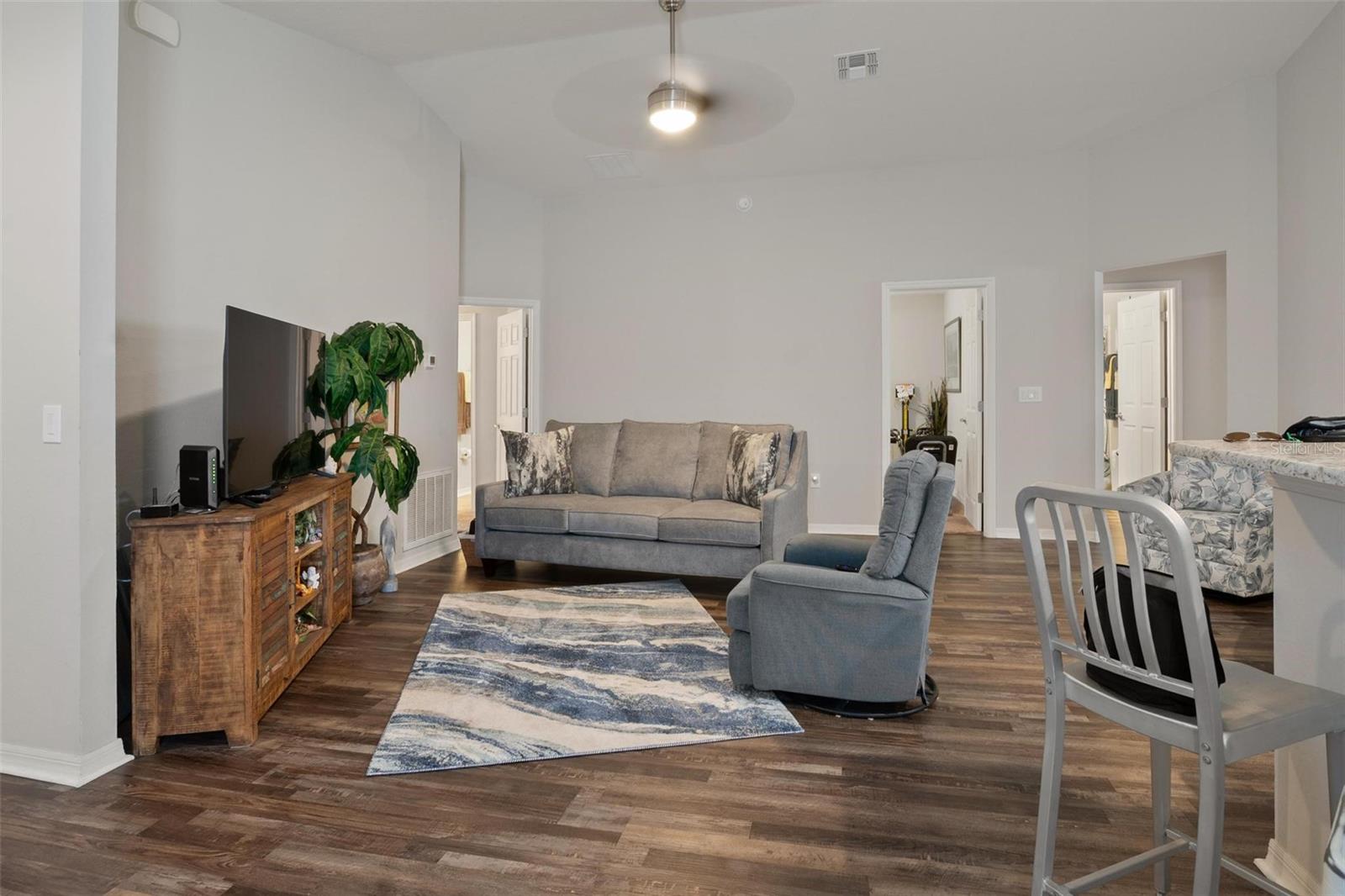 Image 3 of 32 For 418 St Georges Circle