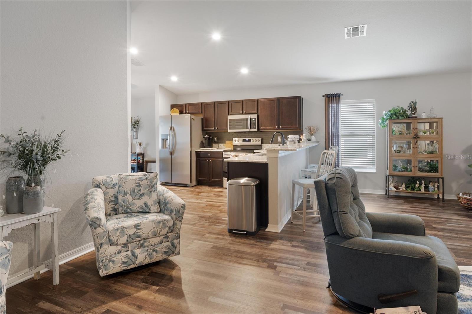 Image 4 of 32 For 418 St Georges Circle