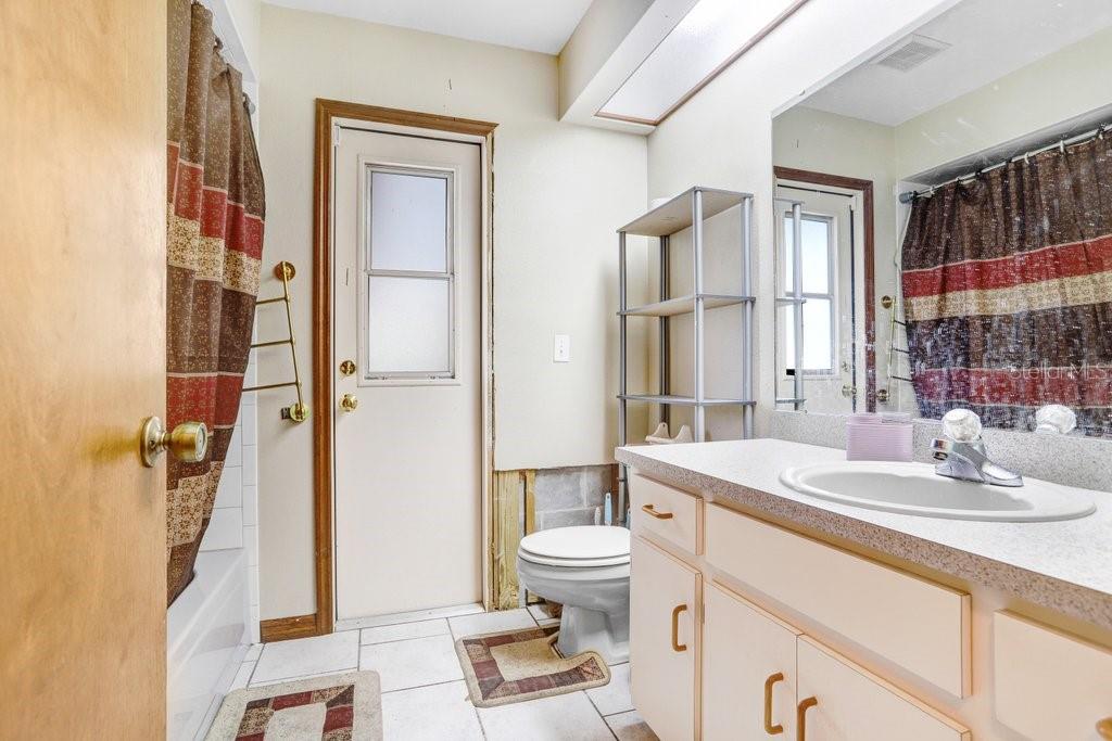 Image 11 of 15 For 7214 Hileman Drive W
