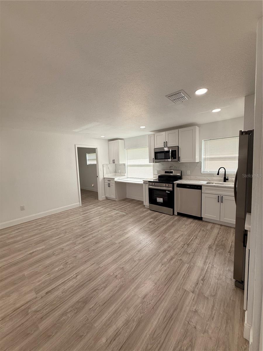 Image 7 of 18 For 875 Chamberlain Boulevard
