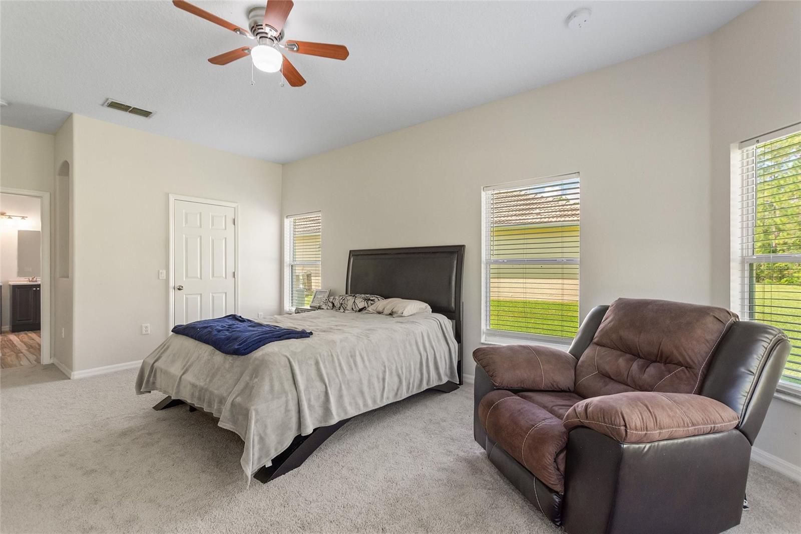 Image 14 of 55 For 4039 Navigator Way