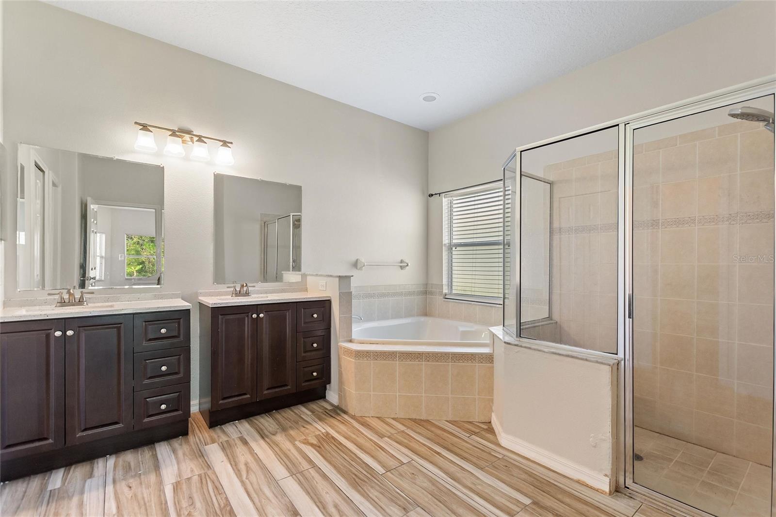 Image 16 of 55 For 4039 Navigator Way