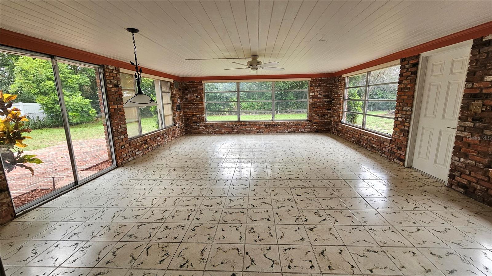 Image 12 of 29 For 880 Oleander Drive Se