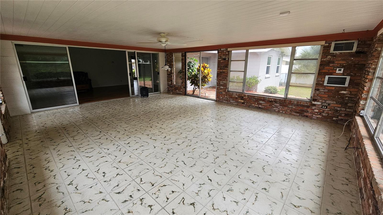 Image 13 of 29 For 880 Oleander Drive Se