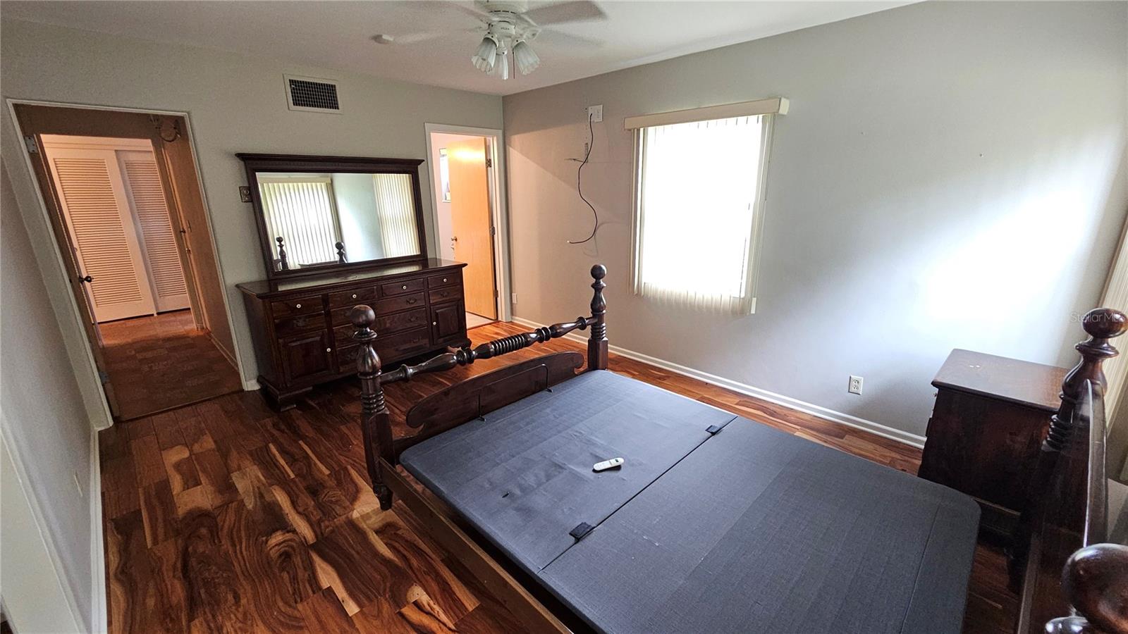 Image 15 of 29 For 880 Oleander Drive Se
