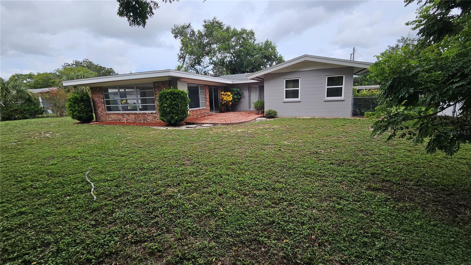 Image 23 of 29 For 880 Oleander Drive Se