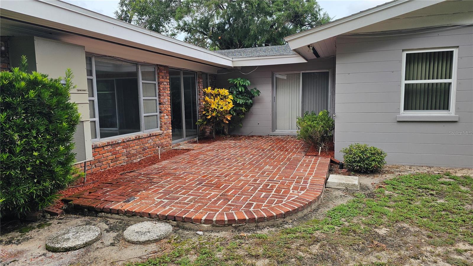Image 25 of 29 For 880 Oleander Drive Se