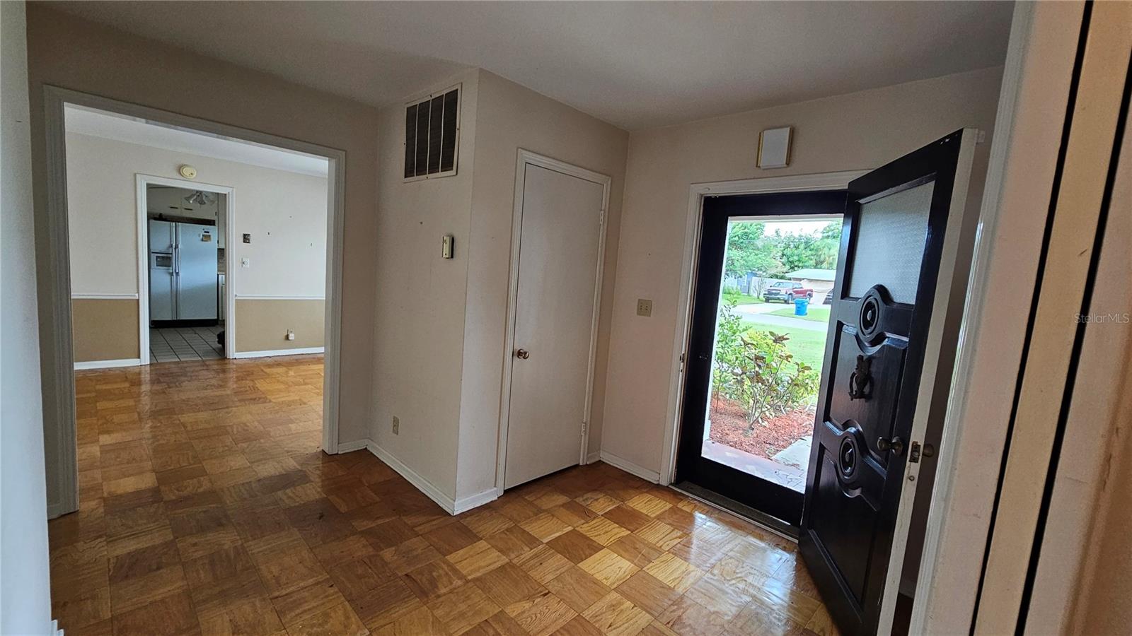 Image 5 of 29 For 880 Oleander Drive Se
