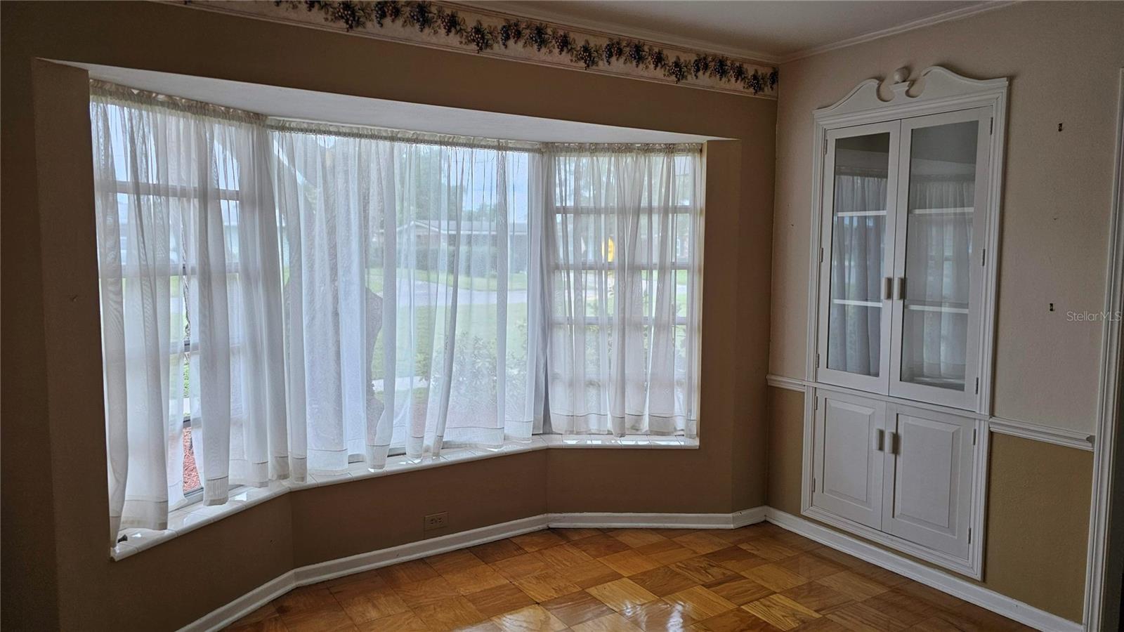 Image 6 of 29 For 880 Oleander Drive Se