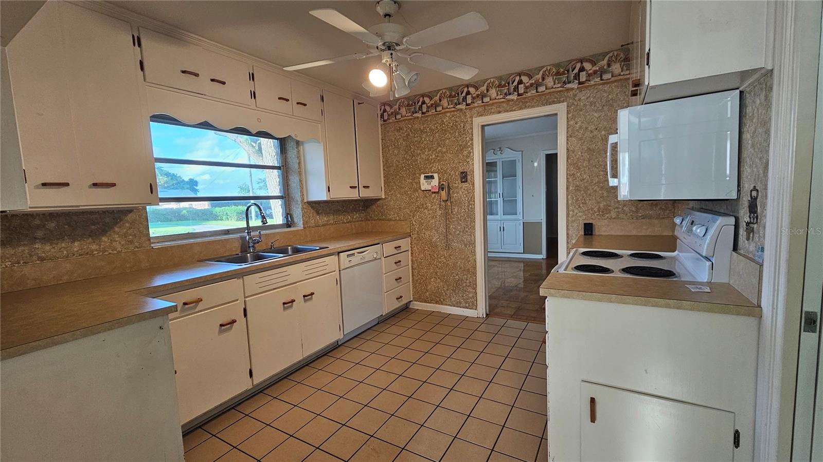 Image 8 of 29 For 880 Oleander Drive Se