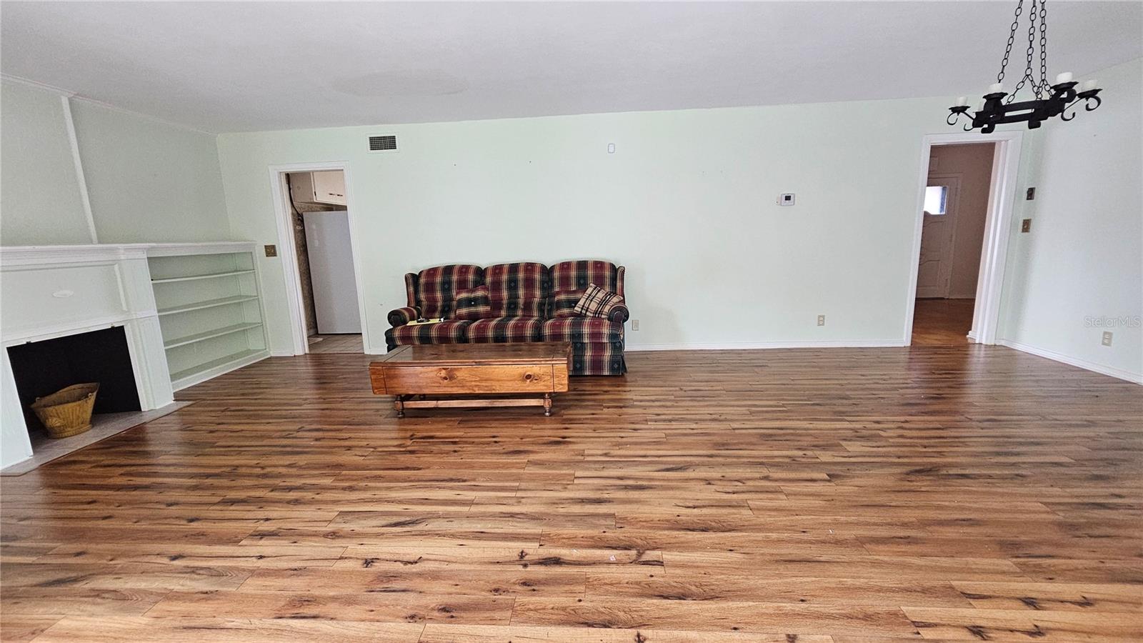 Image 9 of 29 For 880 Oleander Drive Se