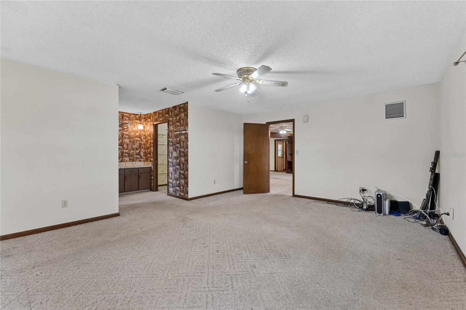 Image 22 of 76 For 660 Duggers Way