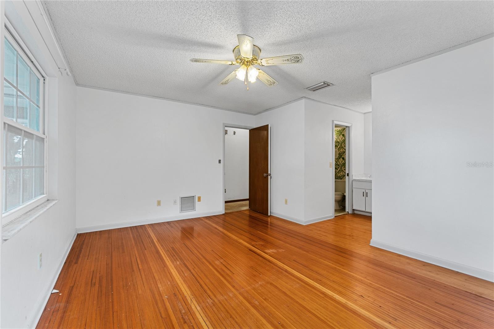 Image 28 of 76 For 660 Duggers Way