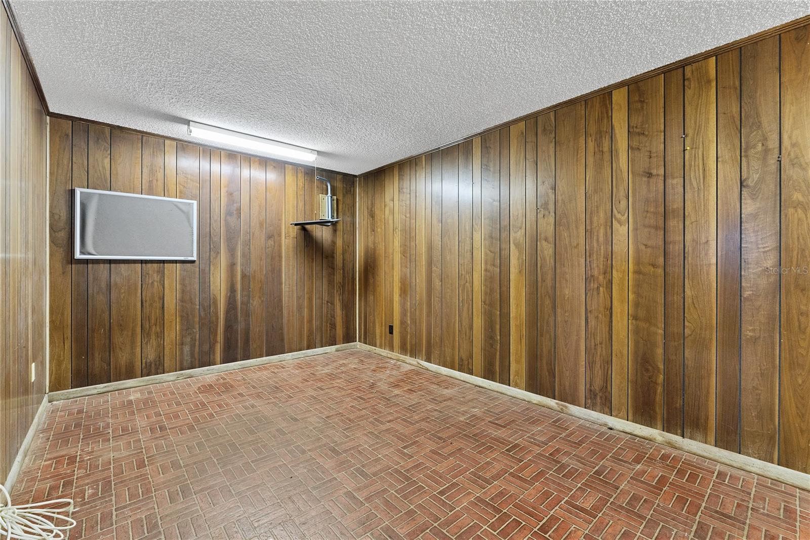Image 41 of 76 For 660 Duggers Way