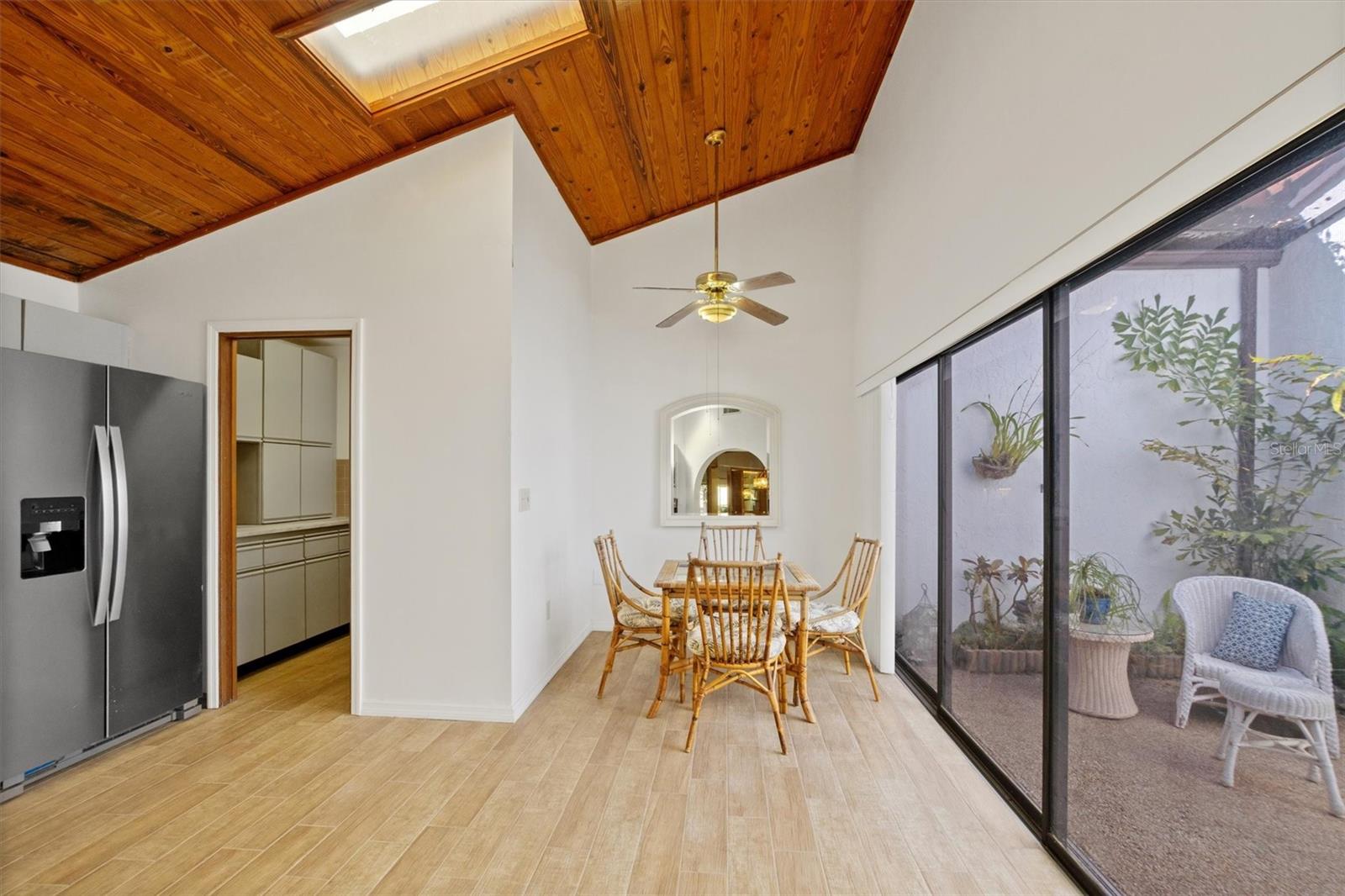 Image 15 of 59 For 2637 Sunburst Court