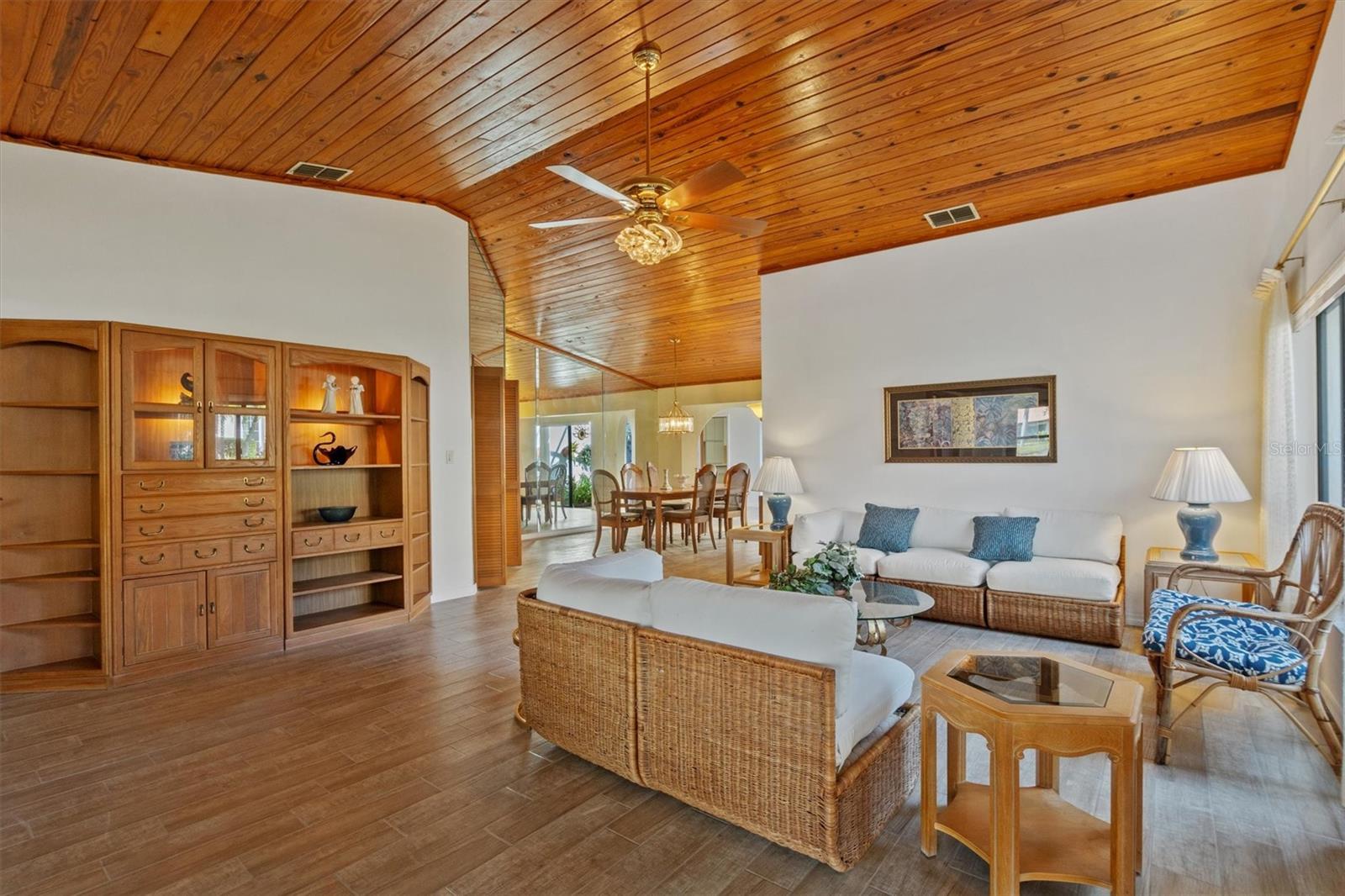 Image 4 of 59 For 2637 Sunburst Court