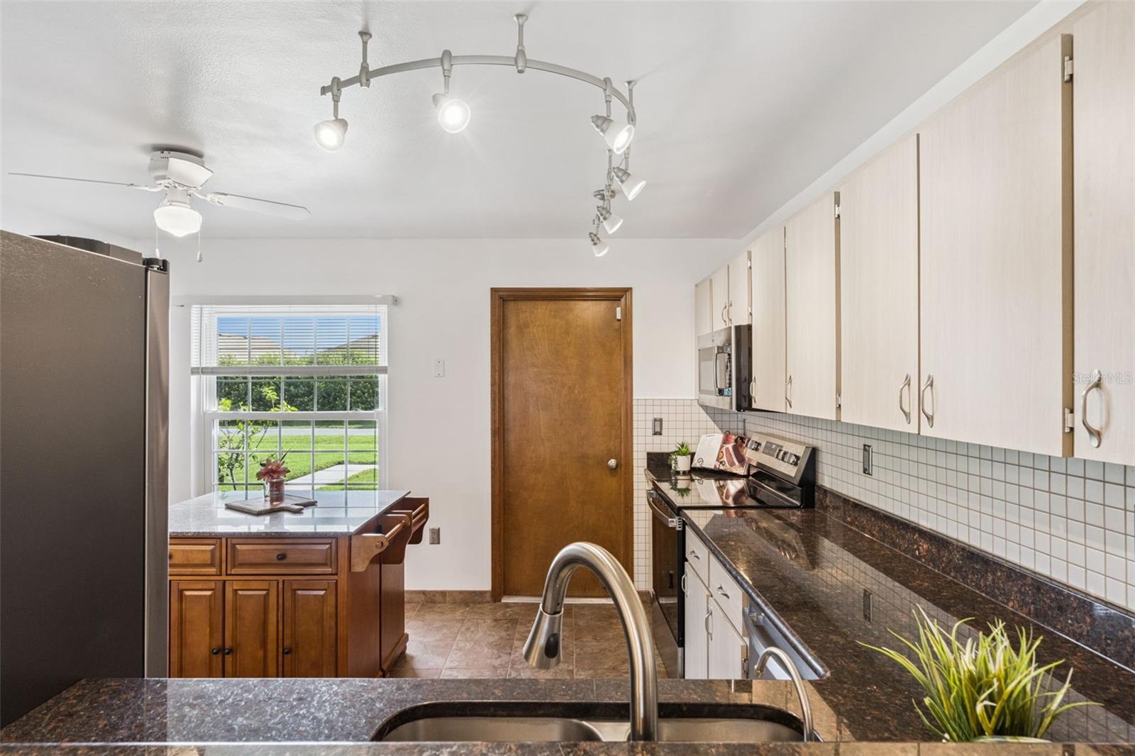 Image 15 of 49 For 1420 Flamingo Drive