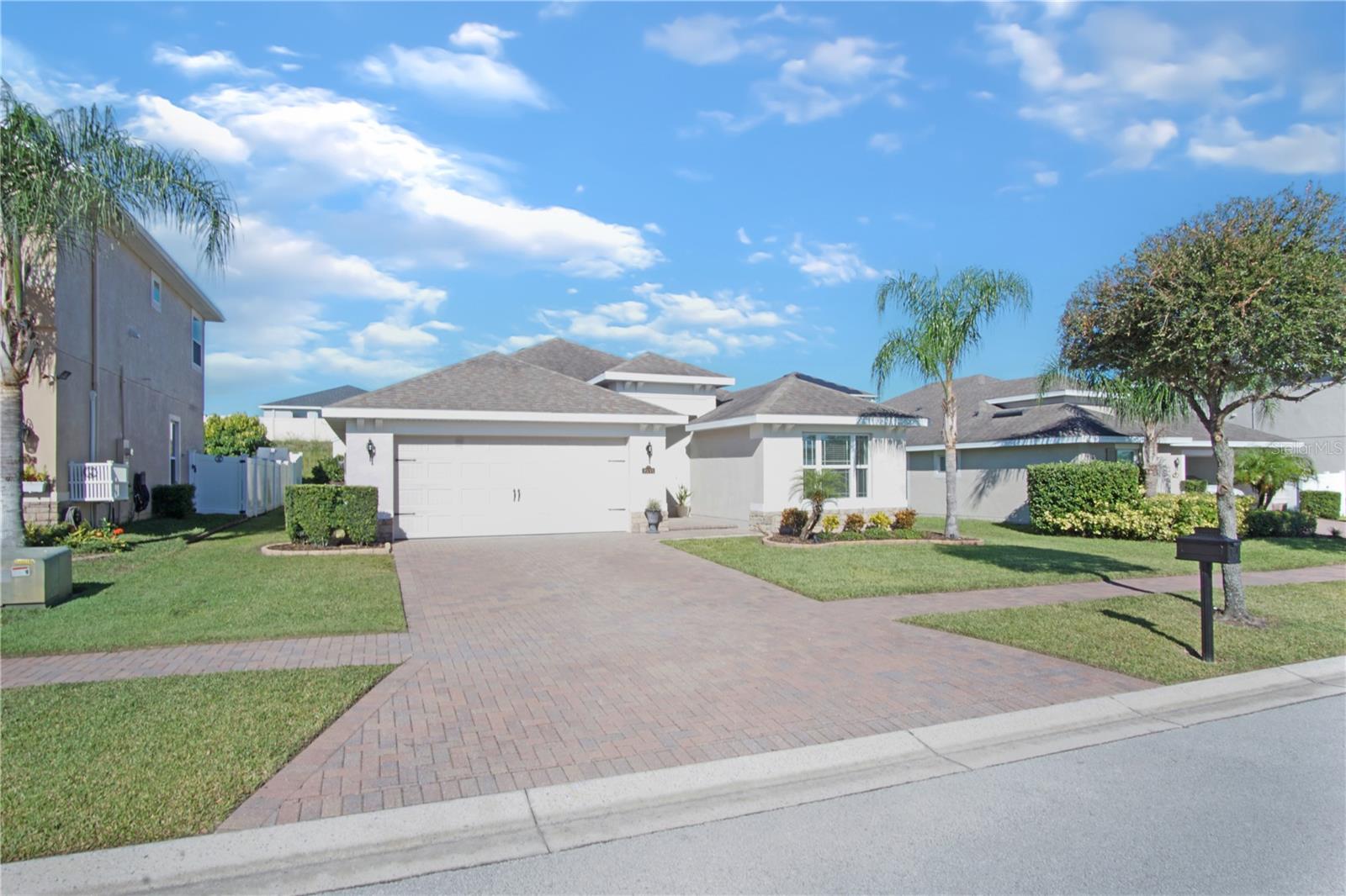 Image 3 of 28 For 2034 Honeybell Avenue