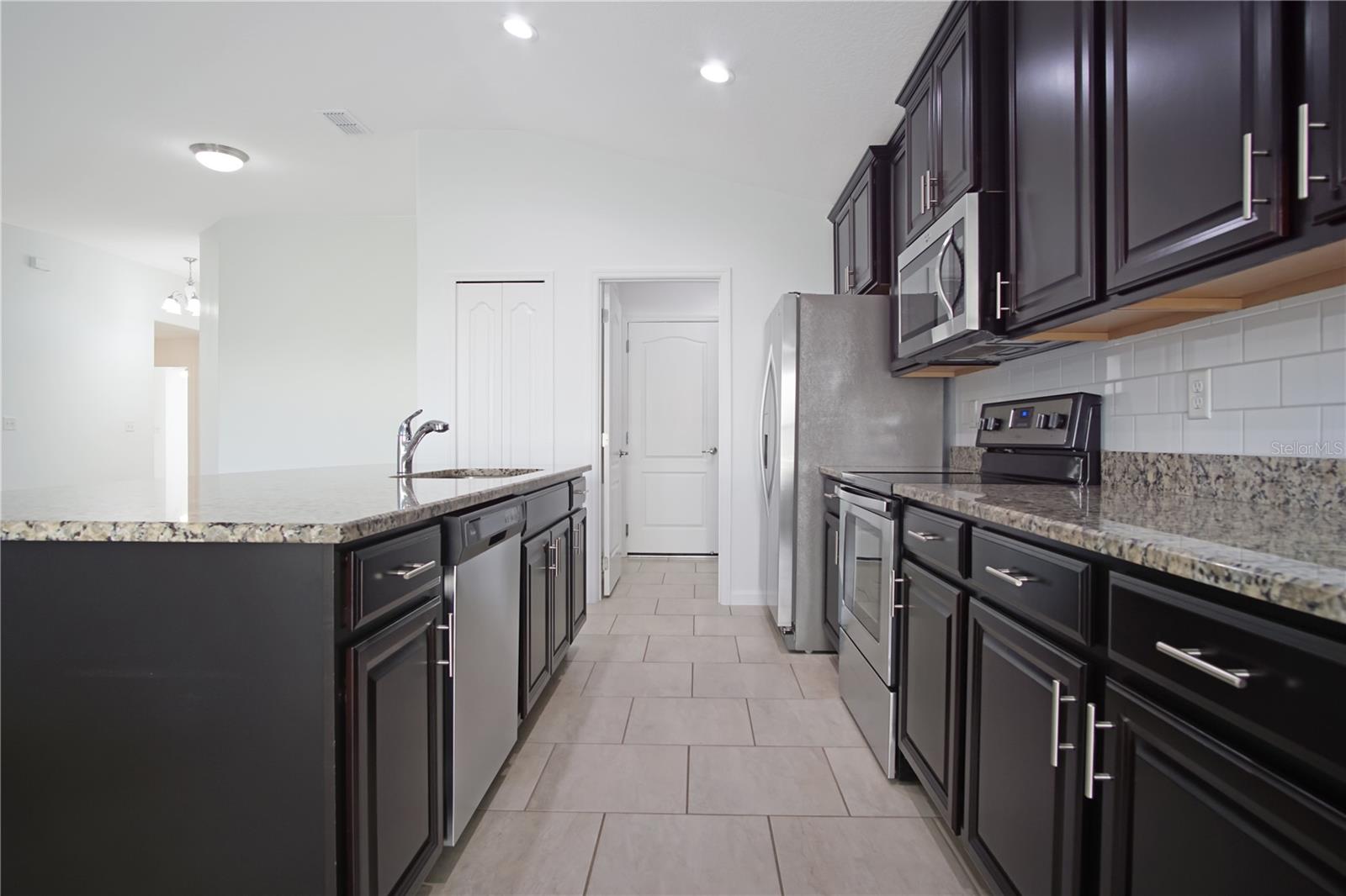 Image 6 of 28 For 2034 Honeybell Avenue