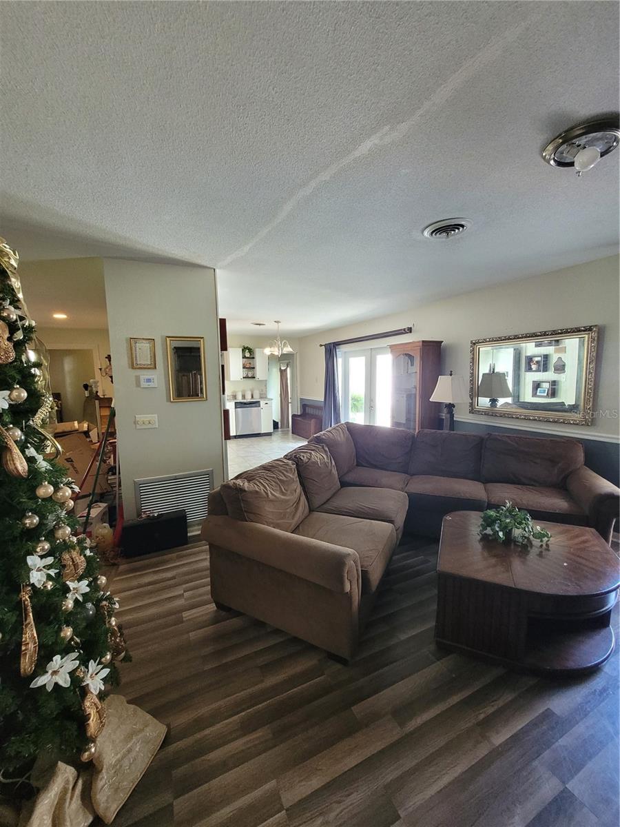 Image 7 of 14 For 801 9th Street Ne