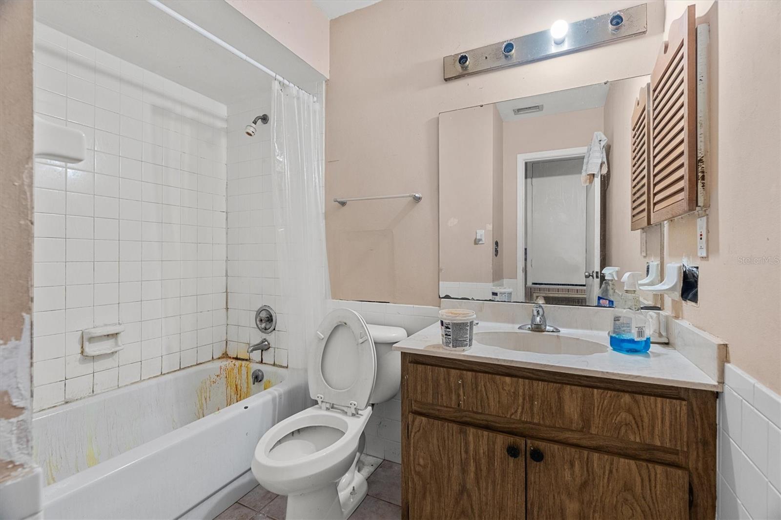 Listing photo id 8 for 501 Hillpine Way