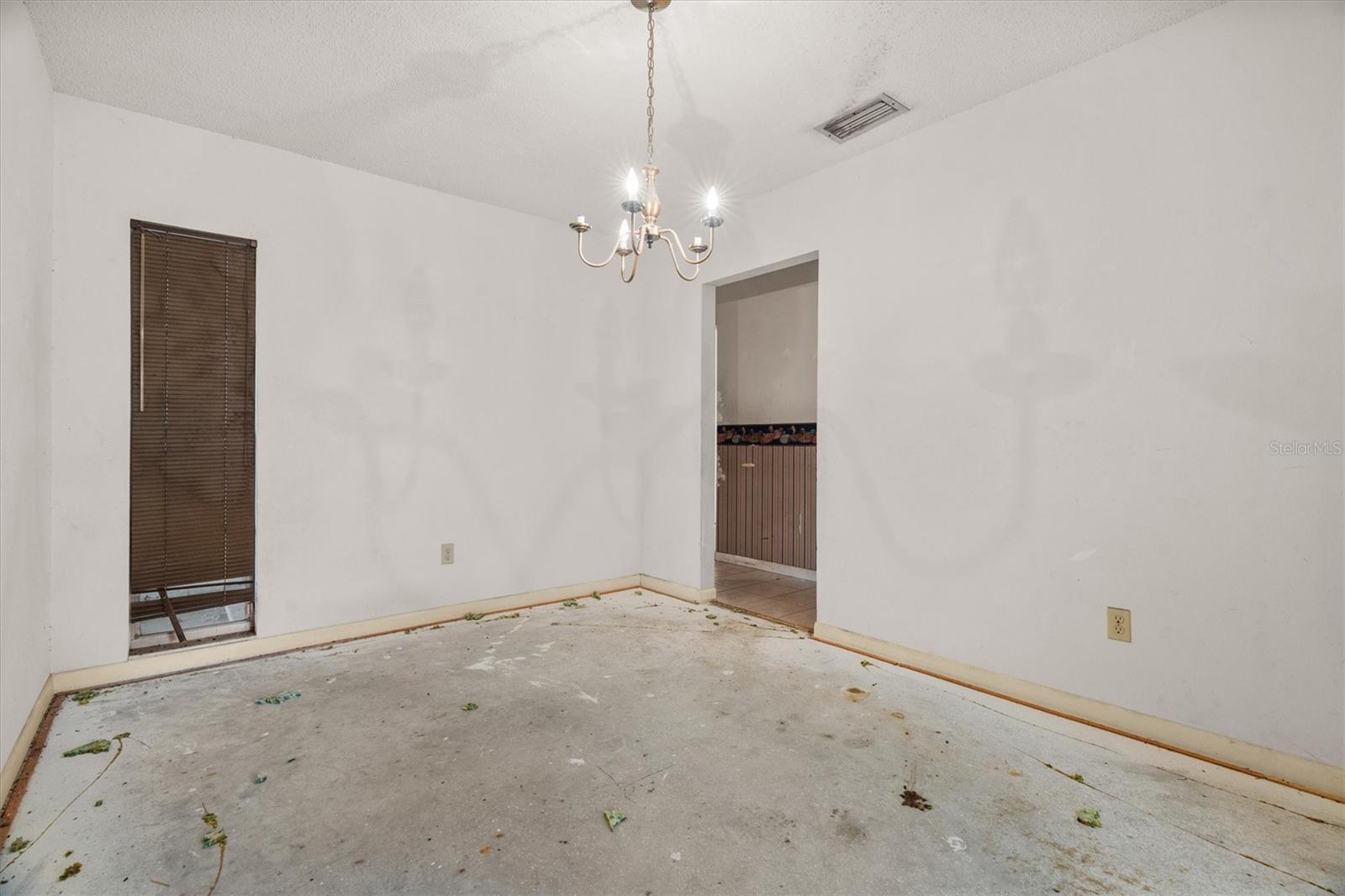 Listing photo id 10 for 501 Hillpine Way
