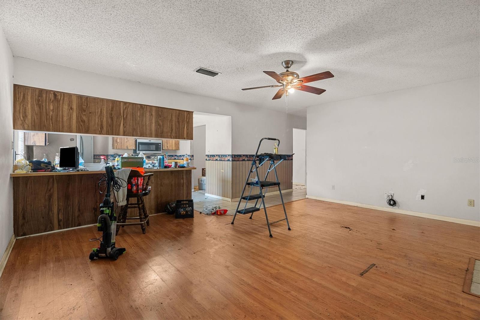 Listing photo id 11 for 501 Hillpine Way