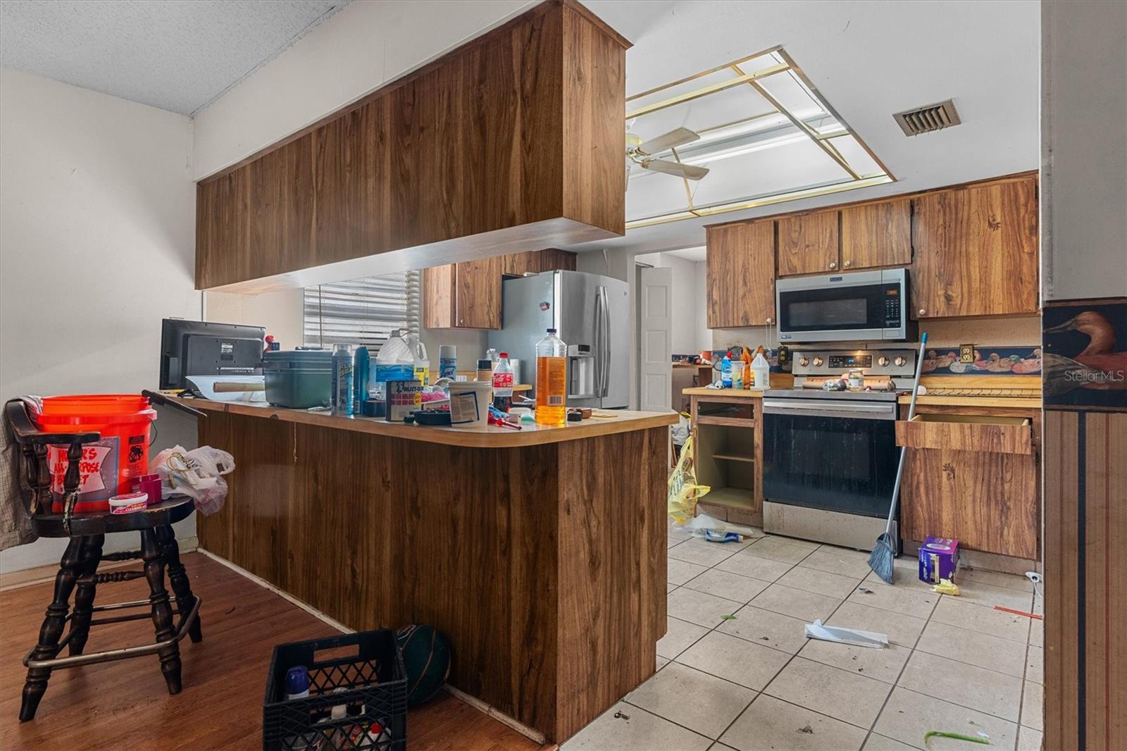 Listing photo id 12 for 501 Hillpine Way