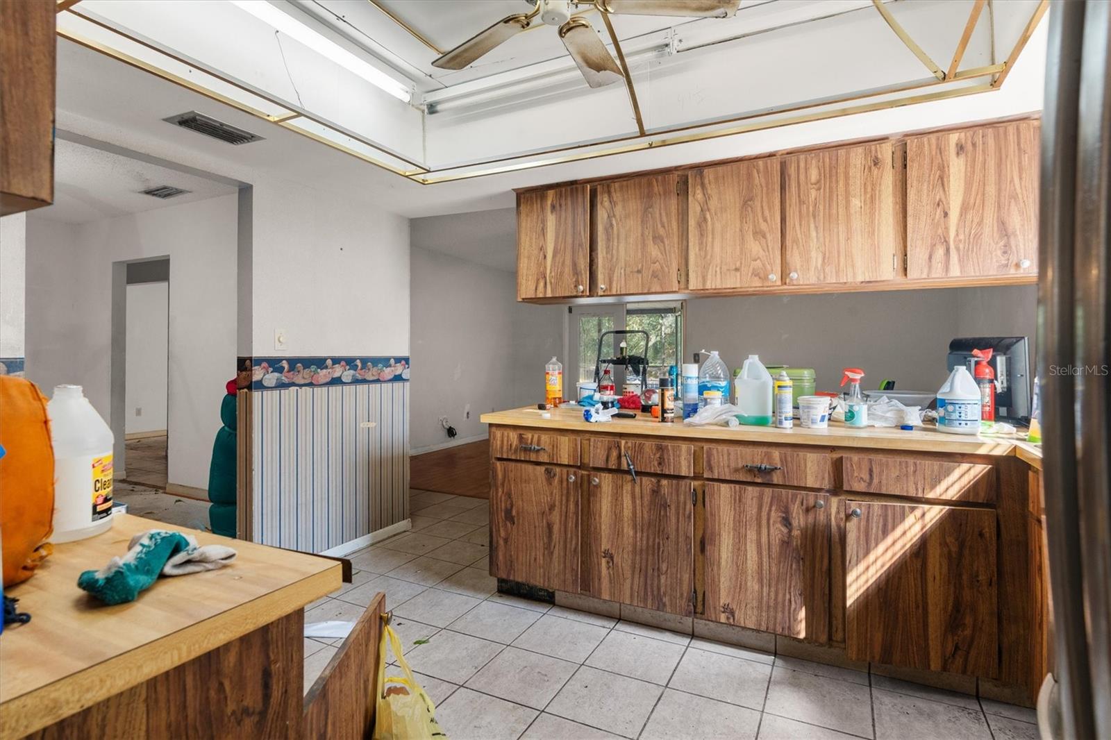 Listing photo id 13 for 501 Hillpine Way