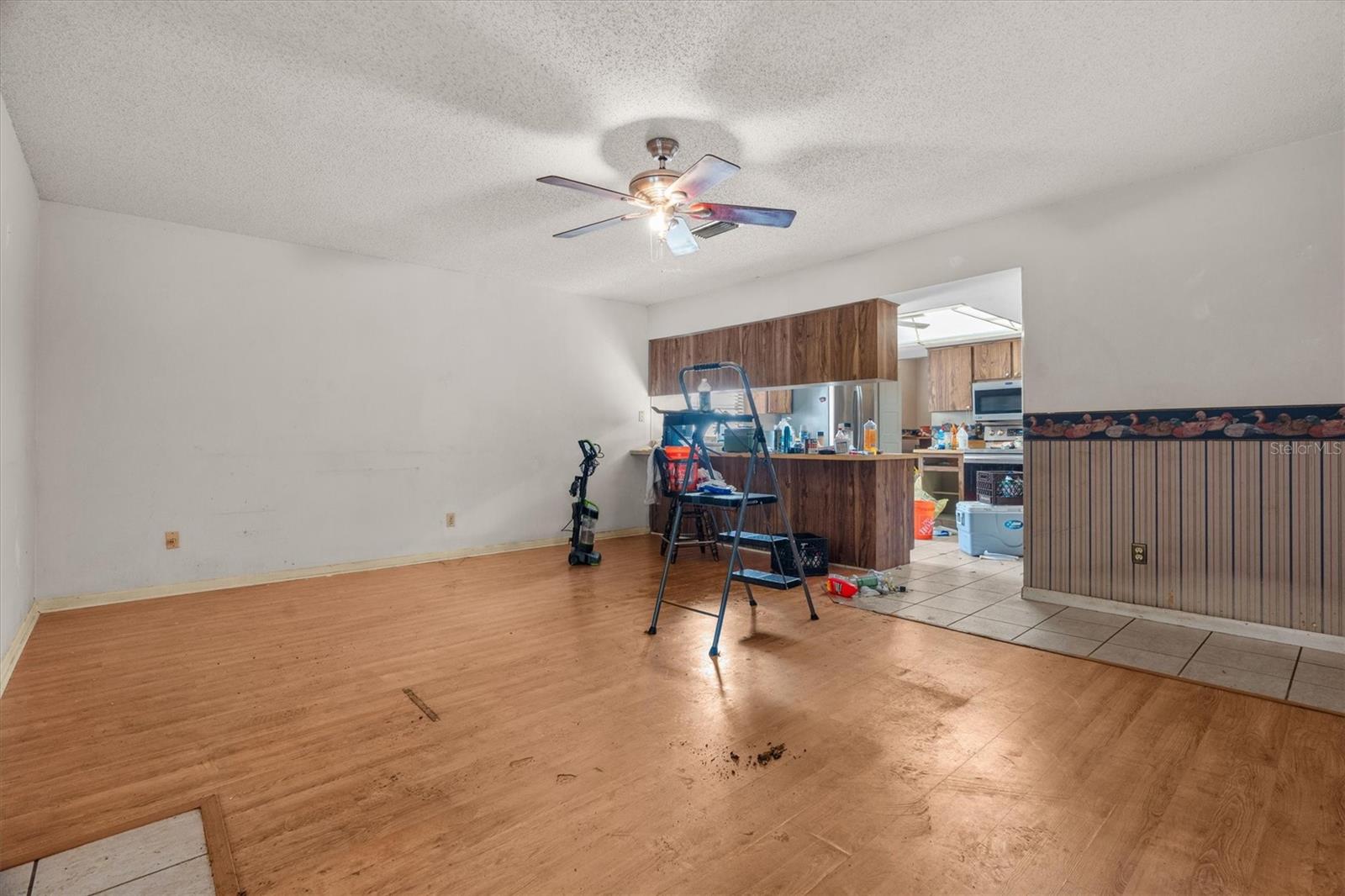 Listing photo id 16 for 501 Hillpine Way