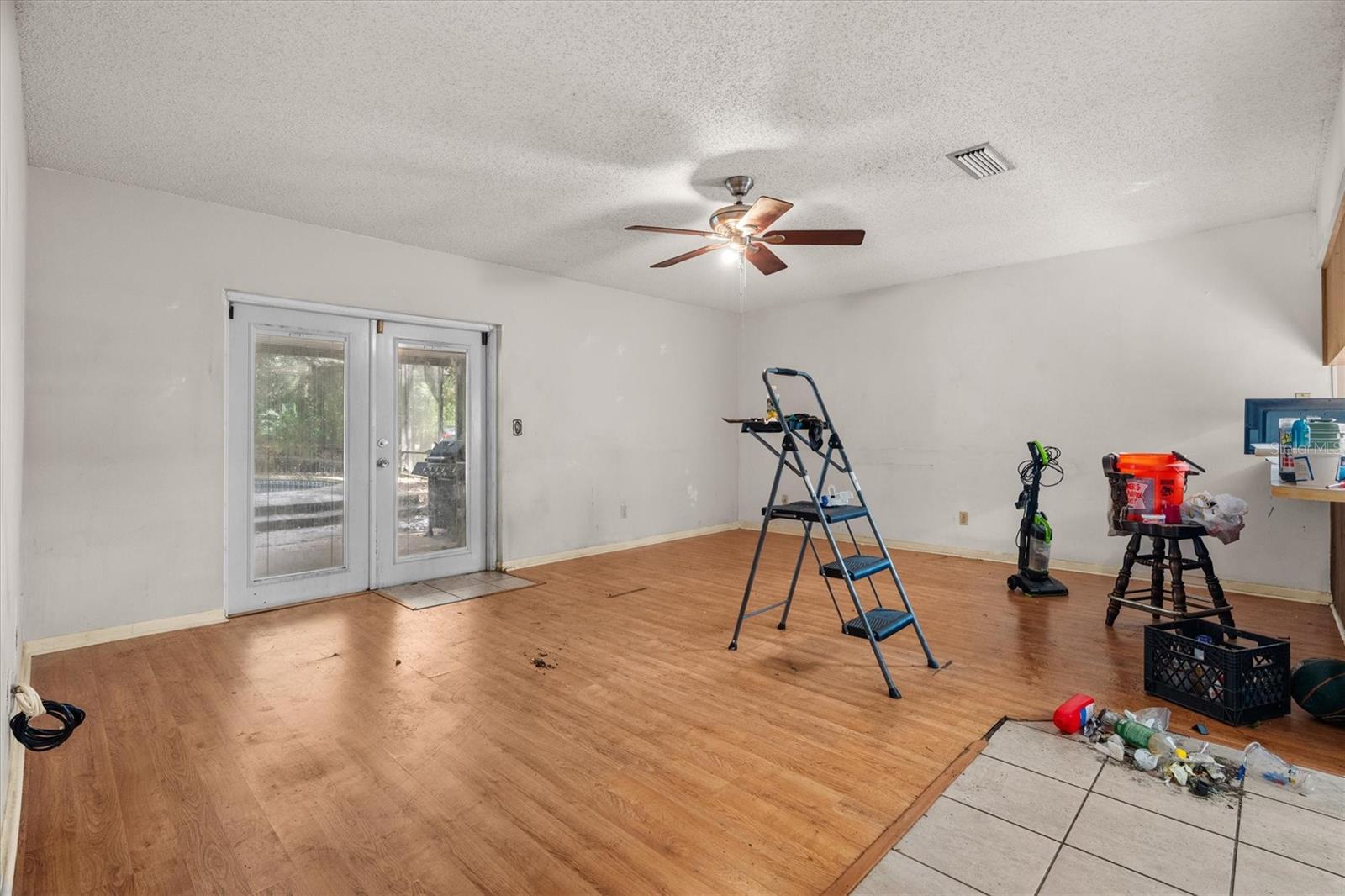 Listing photo id 17 for 501 Hillpine Way