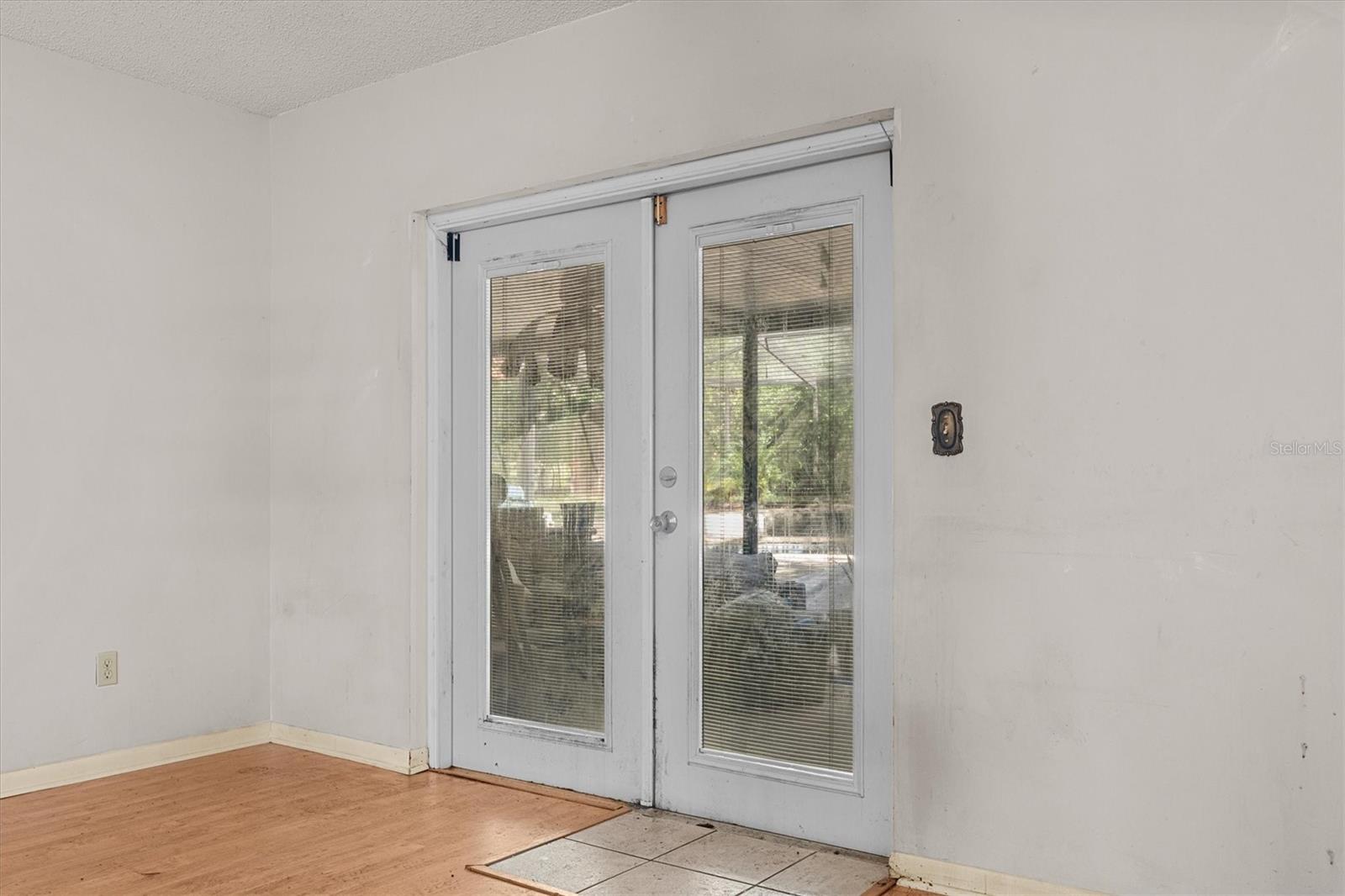 Listing photo id 18 for 501 Hillpine Way