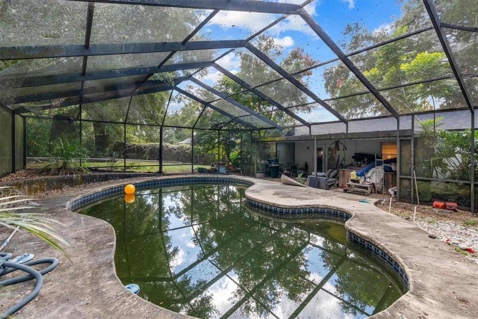 Listing photo id 21 for 501 Hillpine Way