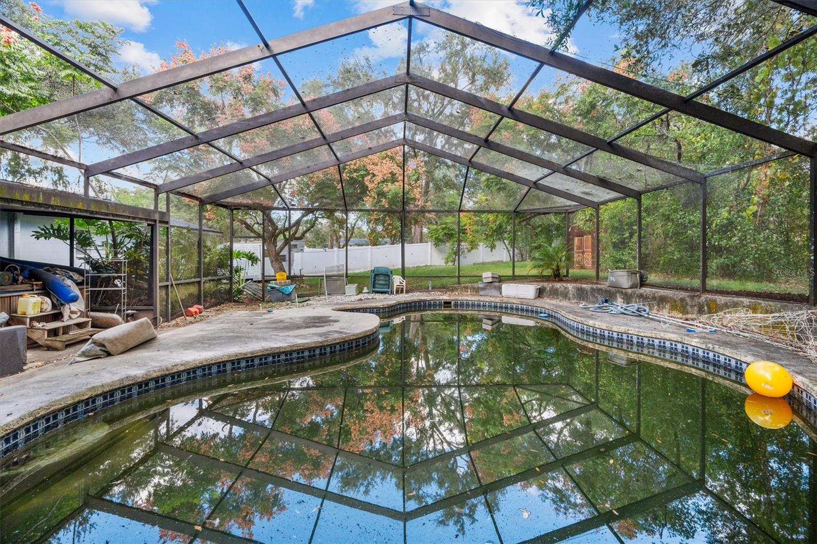 Listing photo id 23 for 501 Hillpine Way