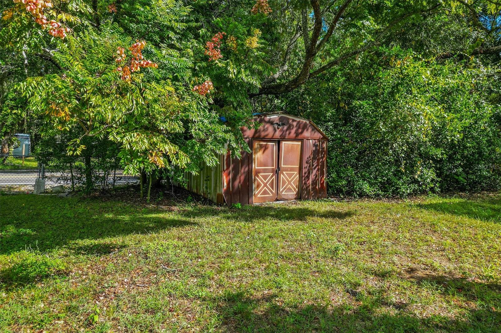 Listing photo id 25 for 501 Hillpine Way