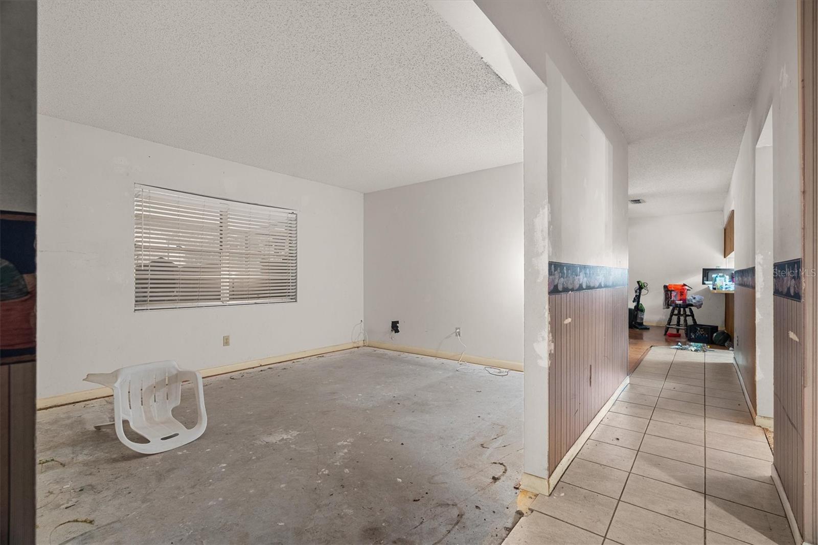 Listing photo id 4 for 501 Hillpine Way