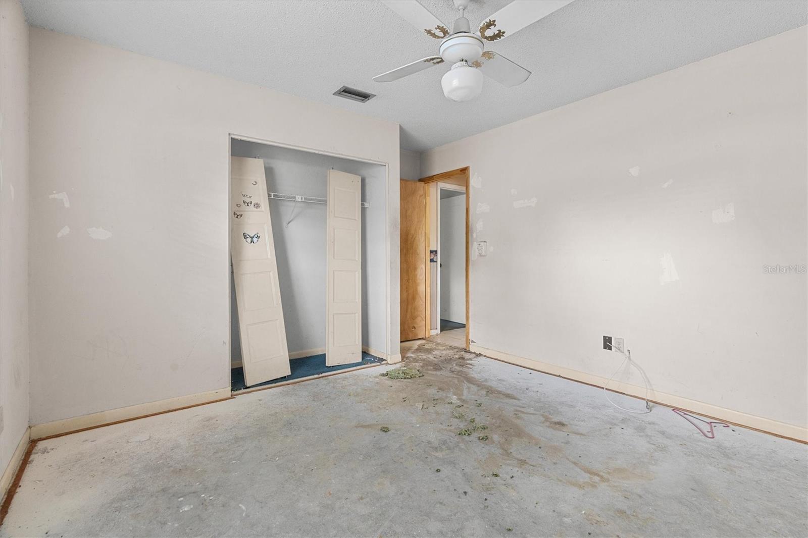 Listing photo id 6 for 501 Hillpine Way