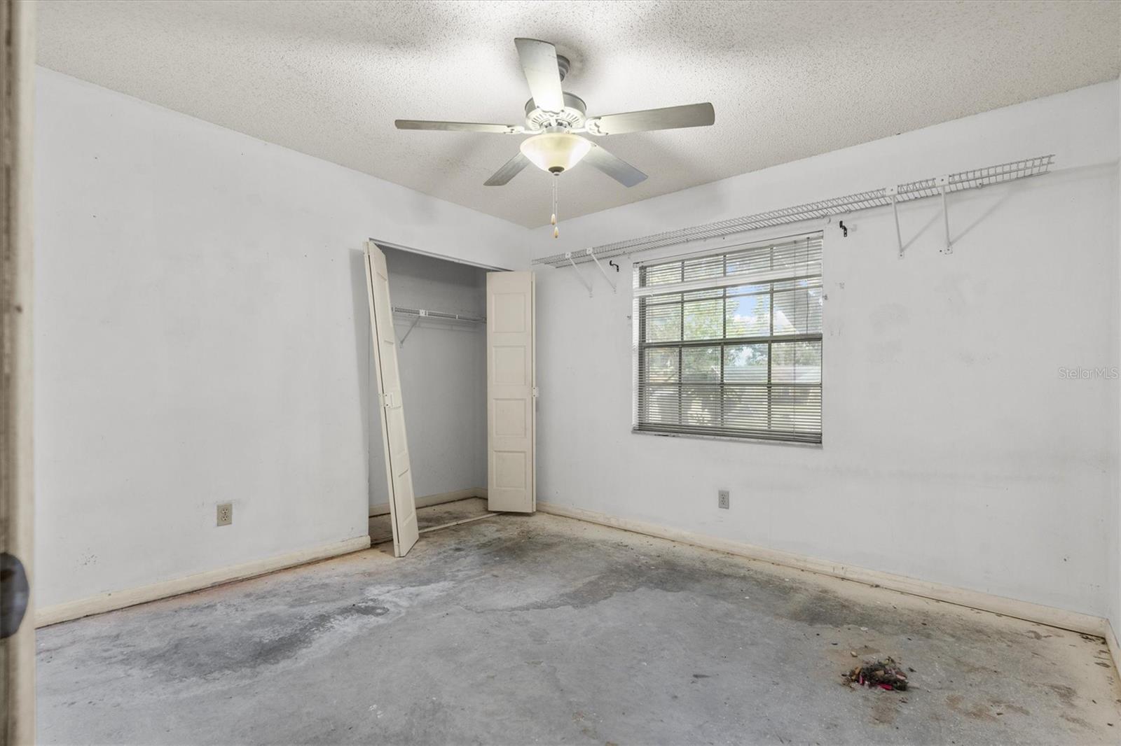 Listing photo id 7 for 501 Hillpine Way