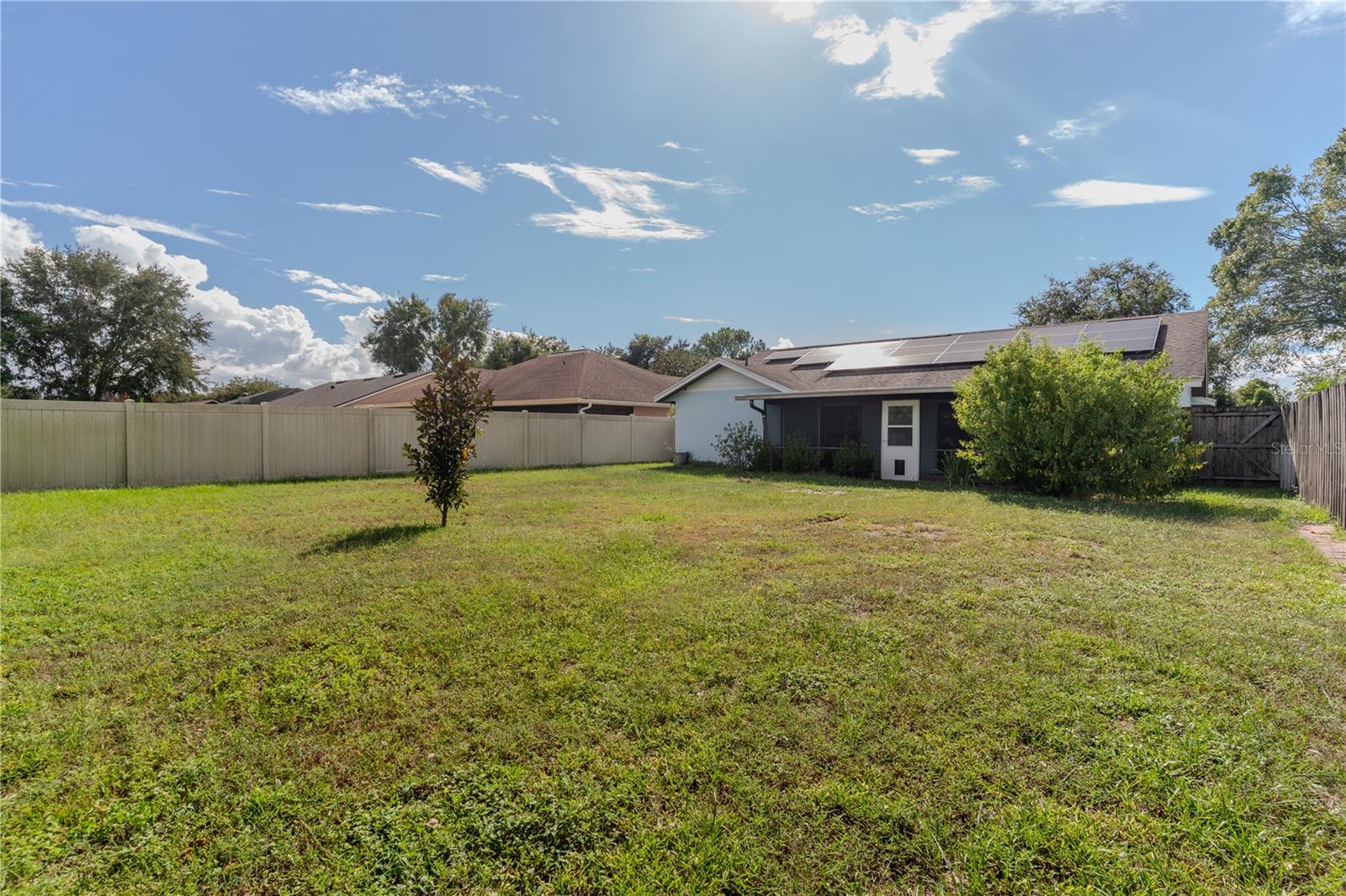 Image 19 of 25 For 94 Lake Daisy Boulevard