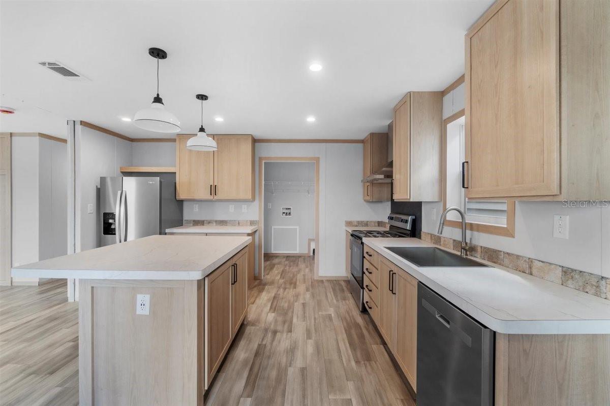 Image 9 of 14 For 4607 Oak Street