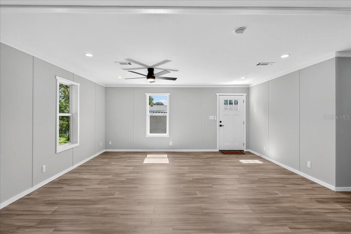 Image 15 of 33 For 432 Oak Ridge W