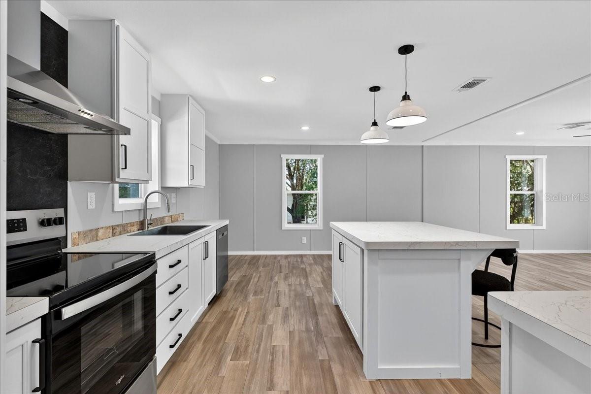 Image 17 of 33 For 432 Oak Ridge W