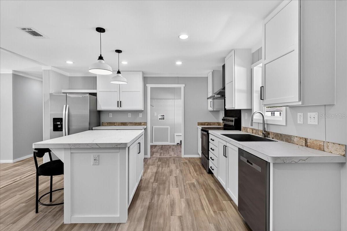 Image 19 of 33 For 432 Oak Ridge W