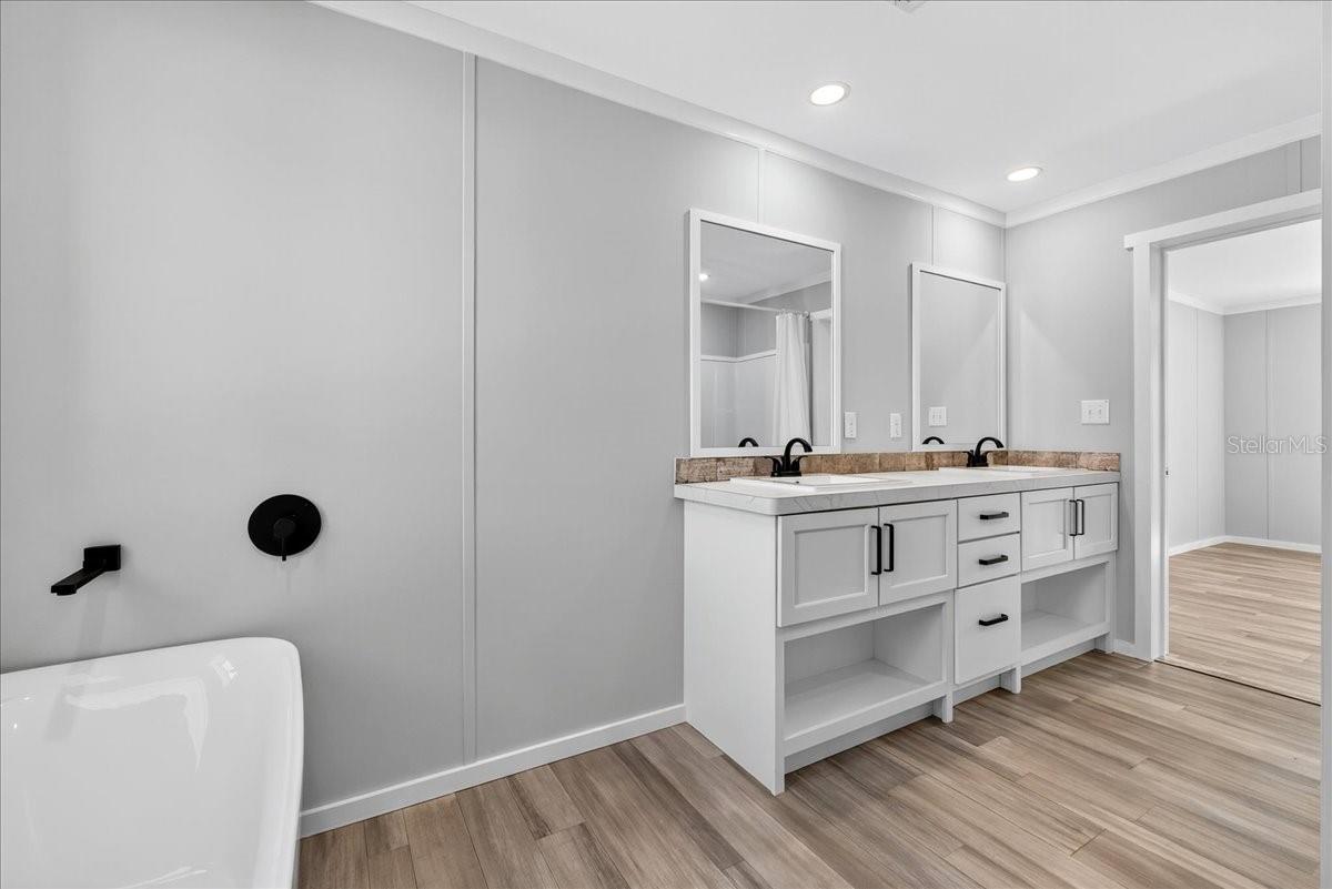 Image 27 of 33 For 432 Oak Ridge W